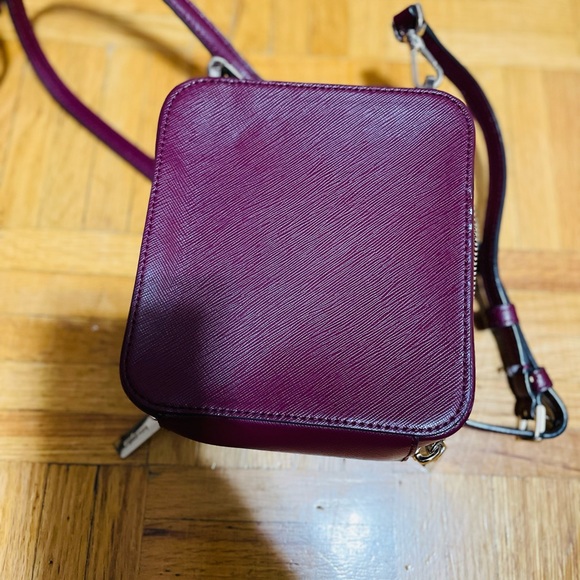 Kate Spade NY Meow Daisy Cat Vanity Crossbody Purse. MSM 6.1"h x 5.6"w x 2.6"d, - Picture 12 of 14